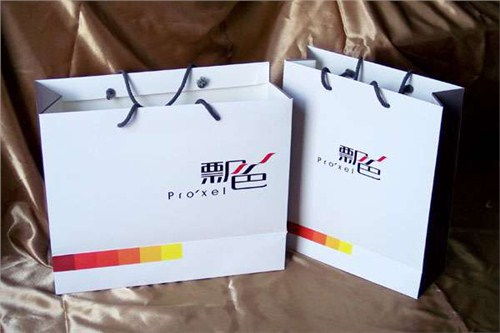 浦东新区烫金白卡纸手提袋定制指南 材质、工艺与推荐的三个本地供应商